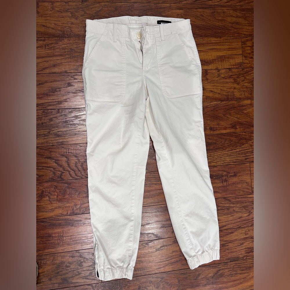 Banana Republic White Cargo Pants Lightweight Versatile